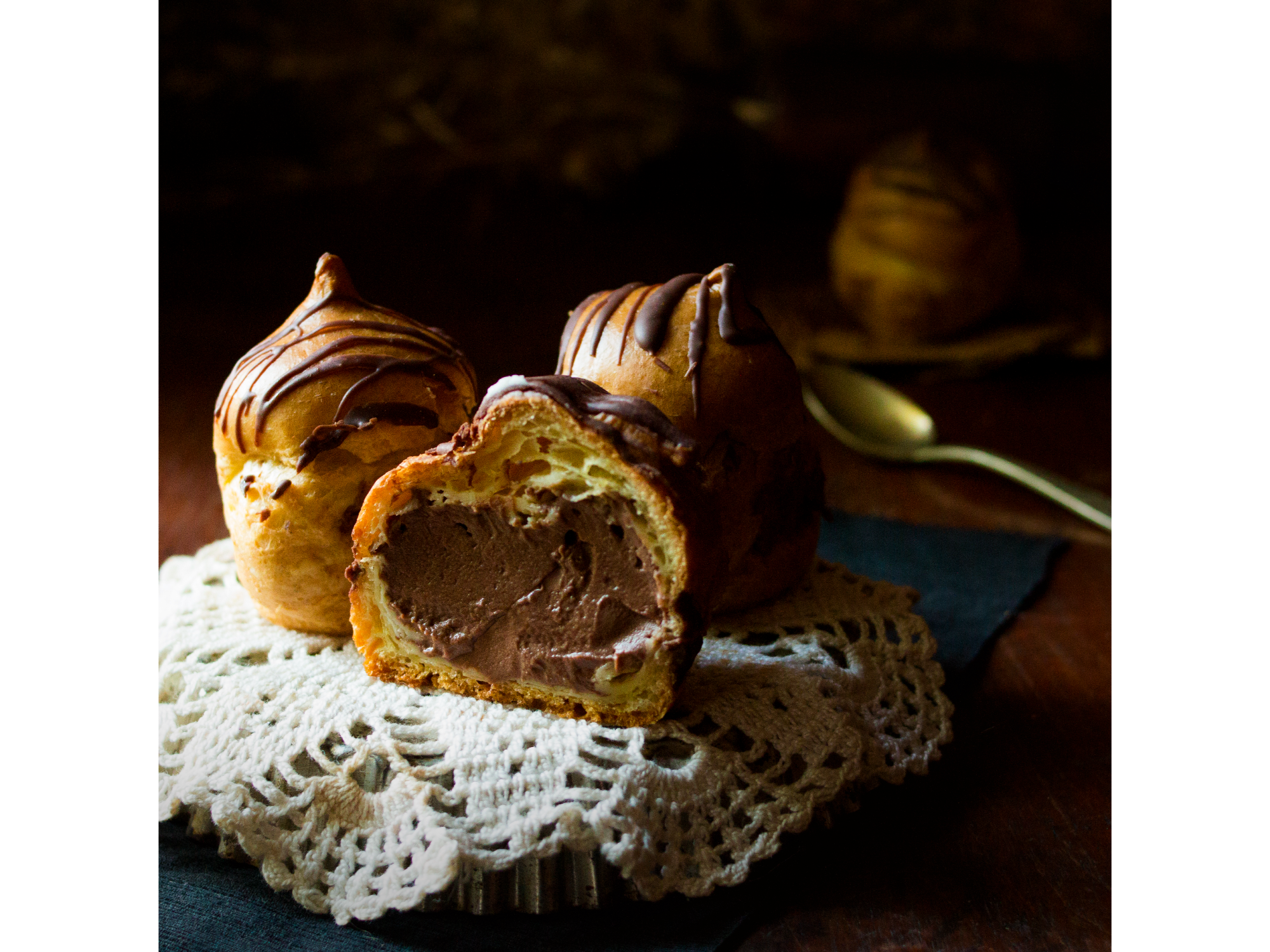 Bomba de crema con chocolate