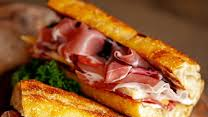 SANDWICH DE FIAMBRE