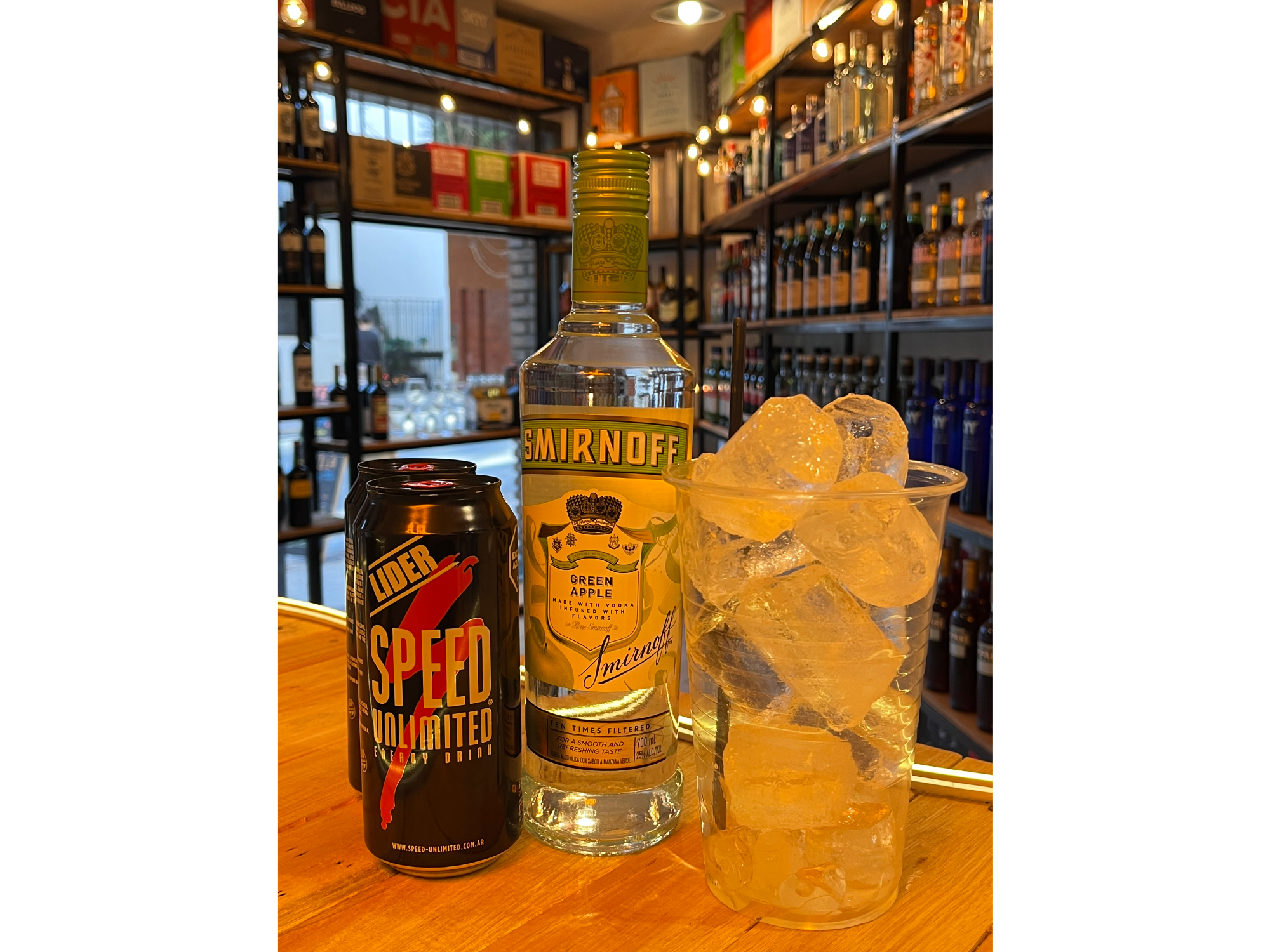 Smirnoff Sab + 2 Speed XL + Hielo + Vaso