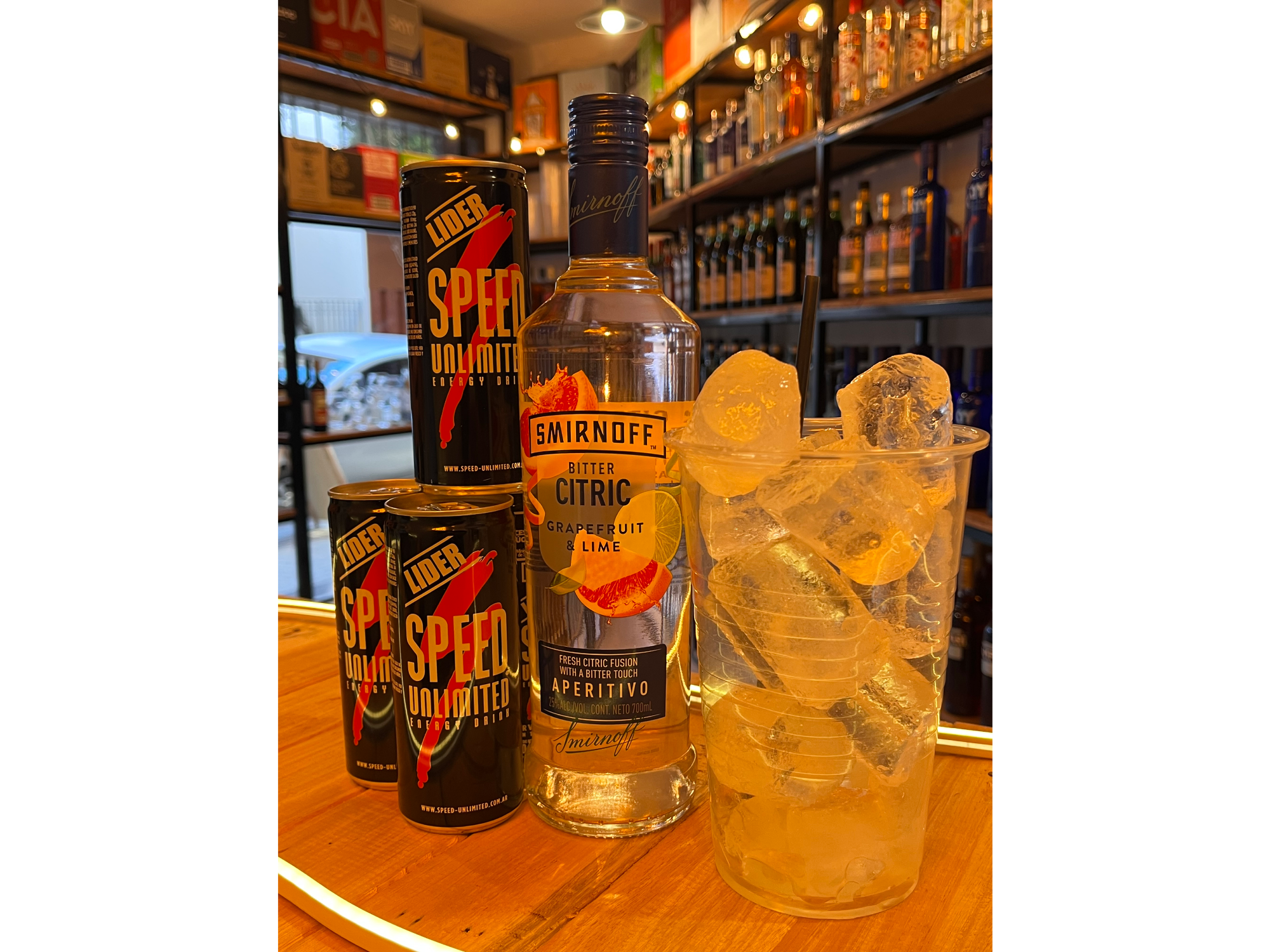 Smirnoff Sab + 4 Speed 269cc + Hielo + Vaso