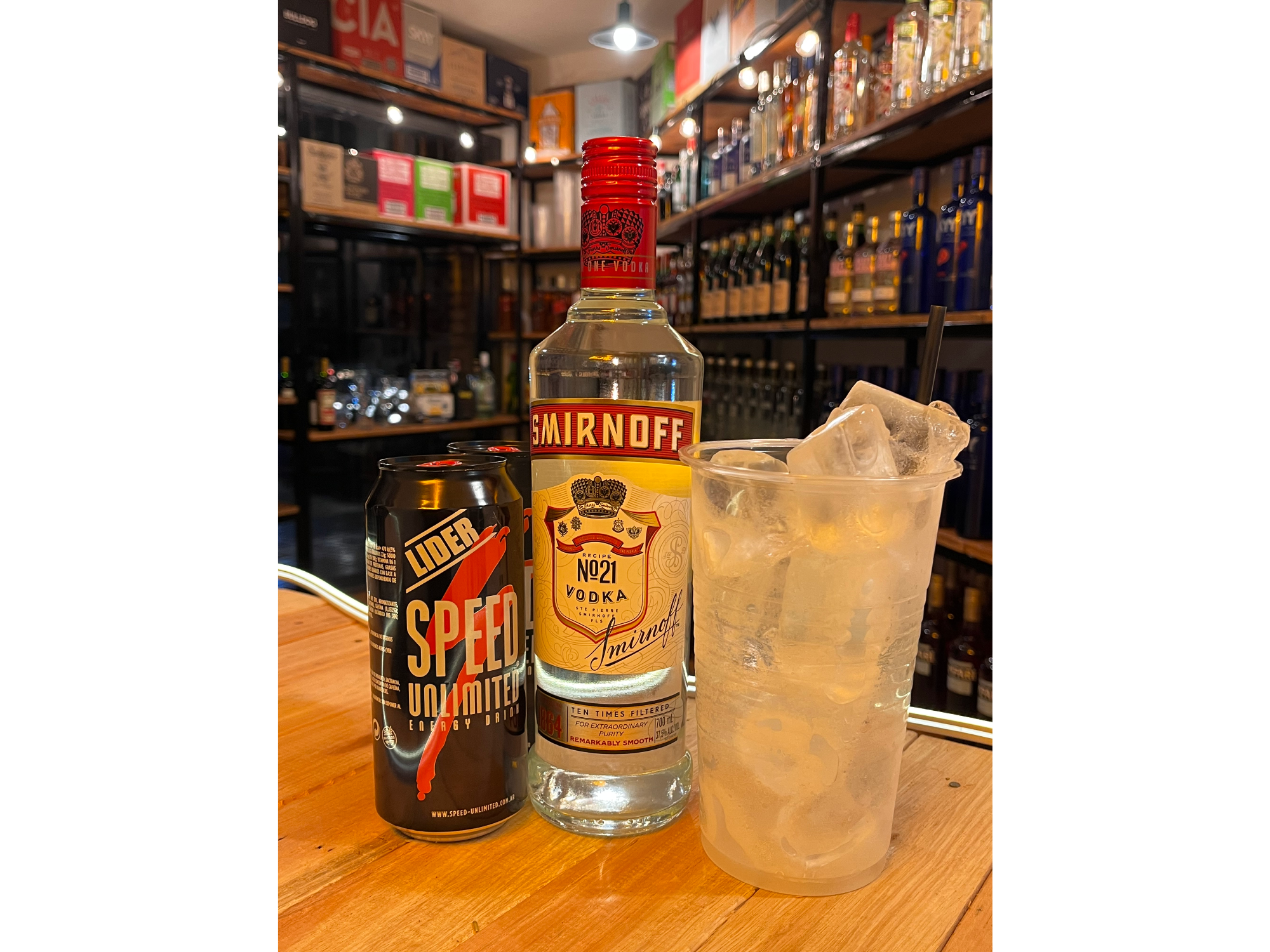 Smirnoff + 2 Speed XL + Hielo + Vaso