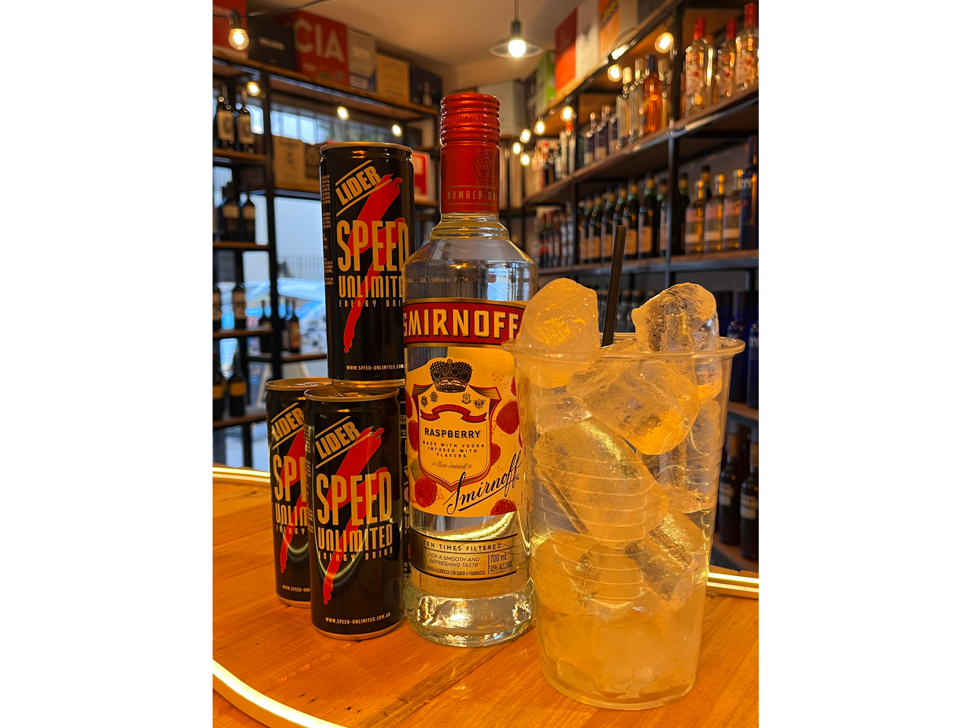 Smirnoff Sab + 4 Speed 269cc + Hielo + Vaso