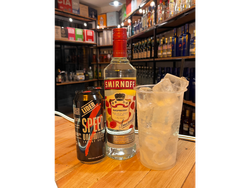 Smirnoff Sab + 2 Speed XL + Hielo + Vaso