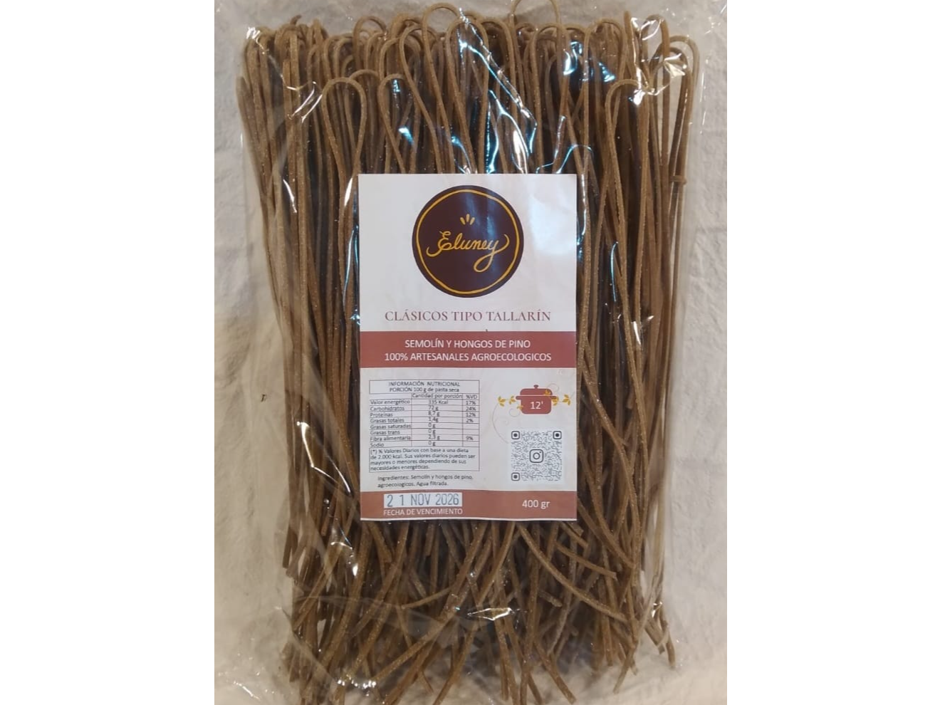 Tallarín semolín con hongos de pino