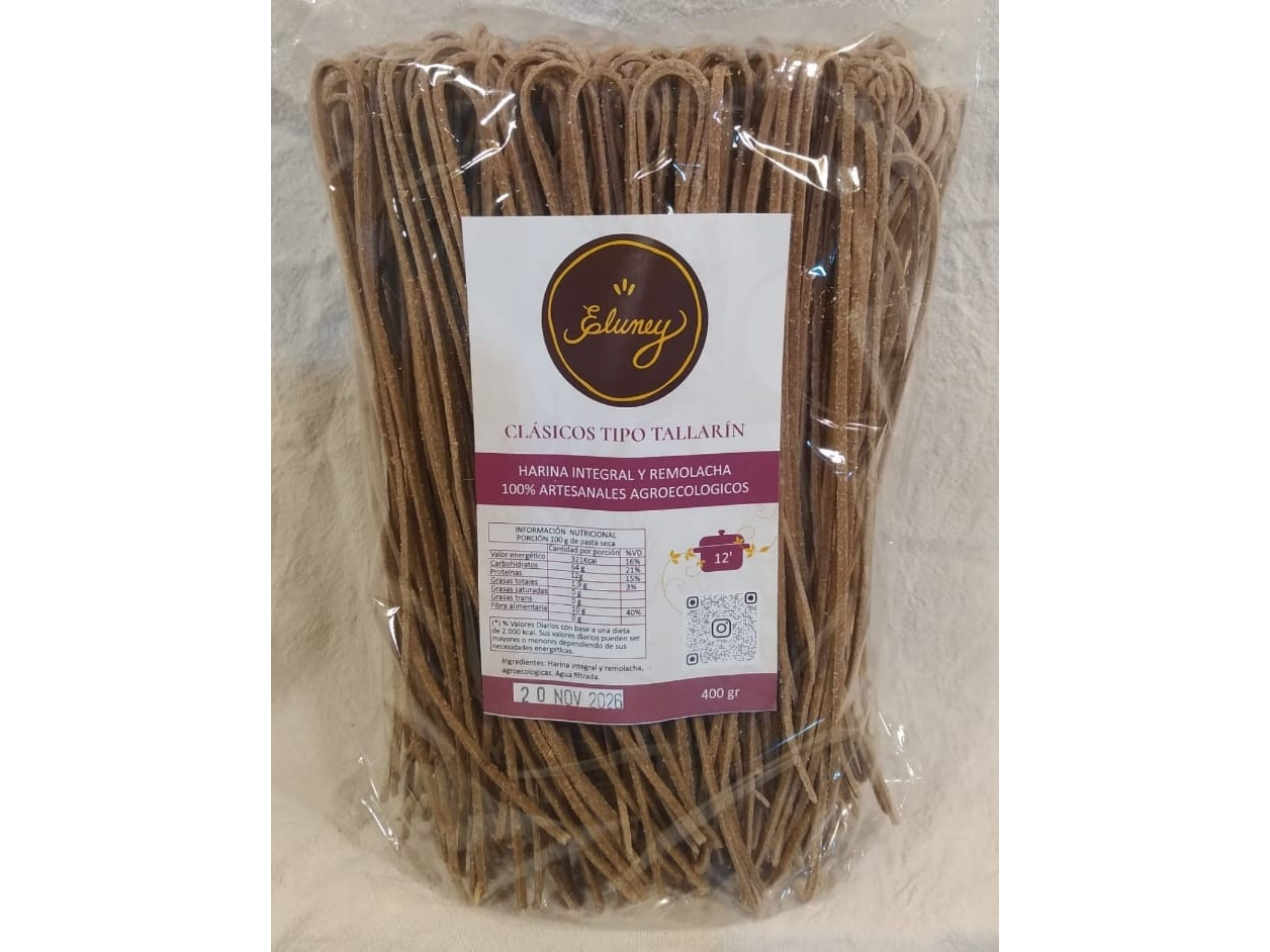 Tallarín integral con remolacha