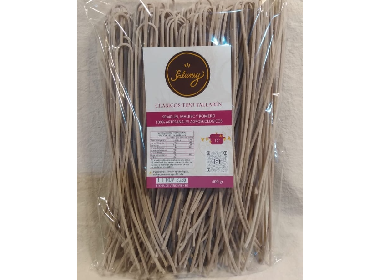 Tallarín de semolín al malbec y romero