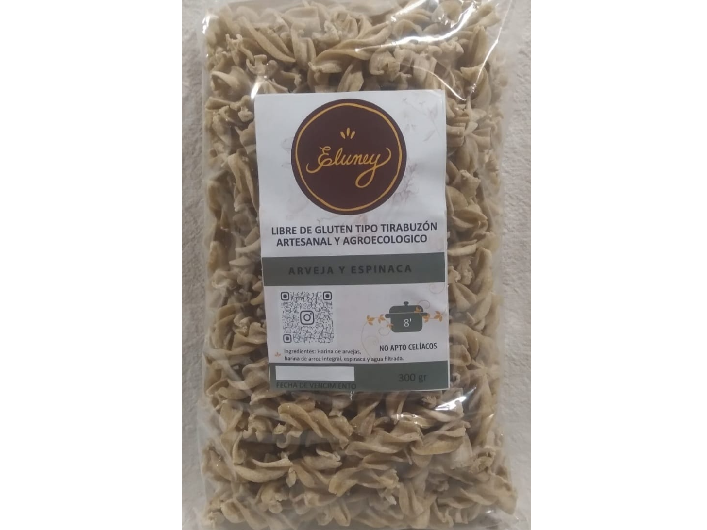 Tirabuzón arvejas y espinacas