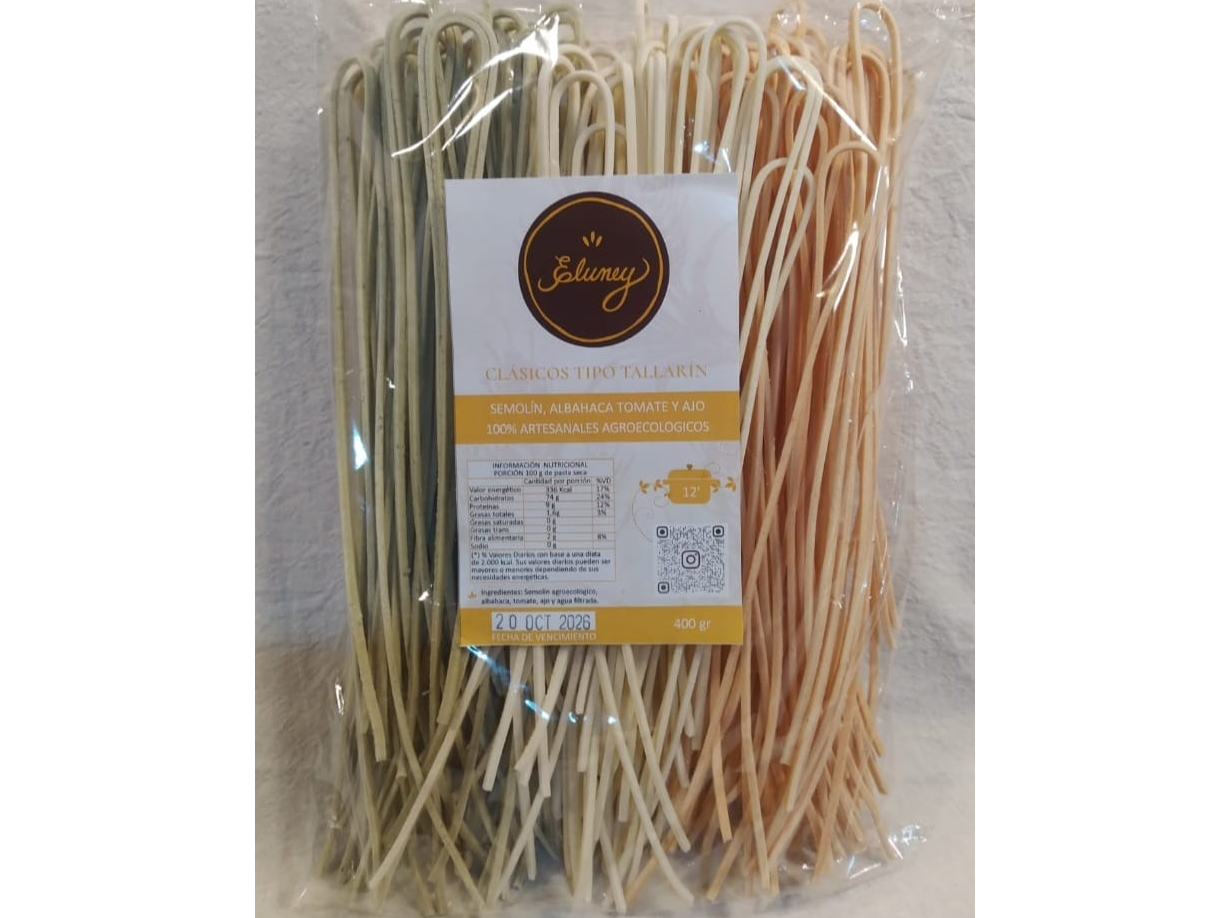 Tallarín semolín con albahaca, tomate y ajo