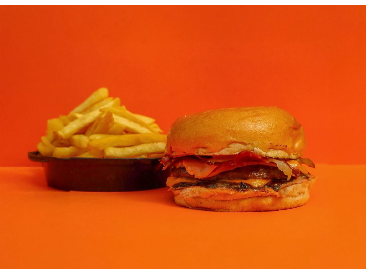 Burger Cheese & Bacon + Papas Fritas