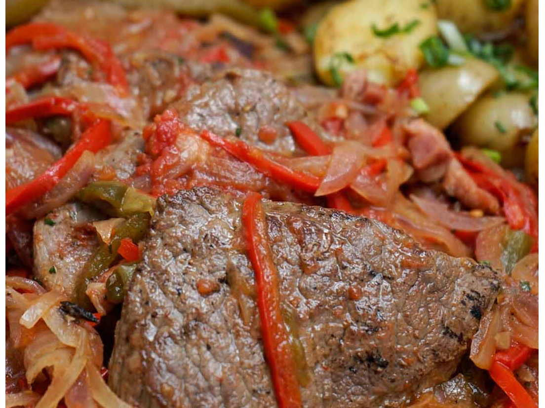 Bifes de vaca y pollo salteados