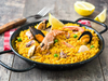 Paella con mariscos surtidos