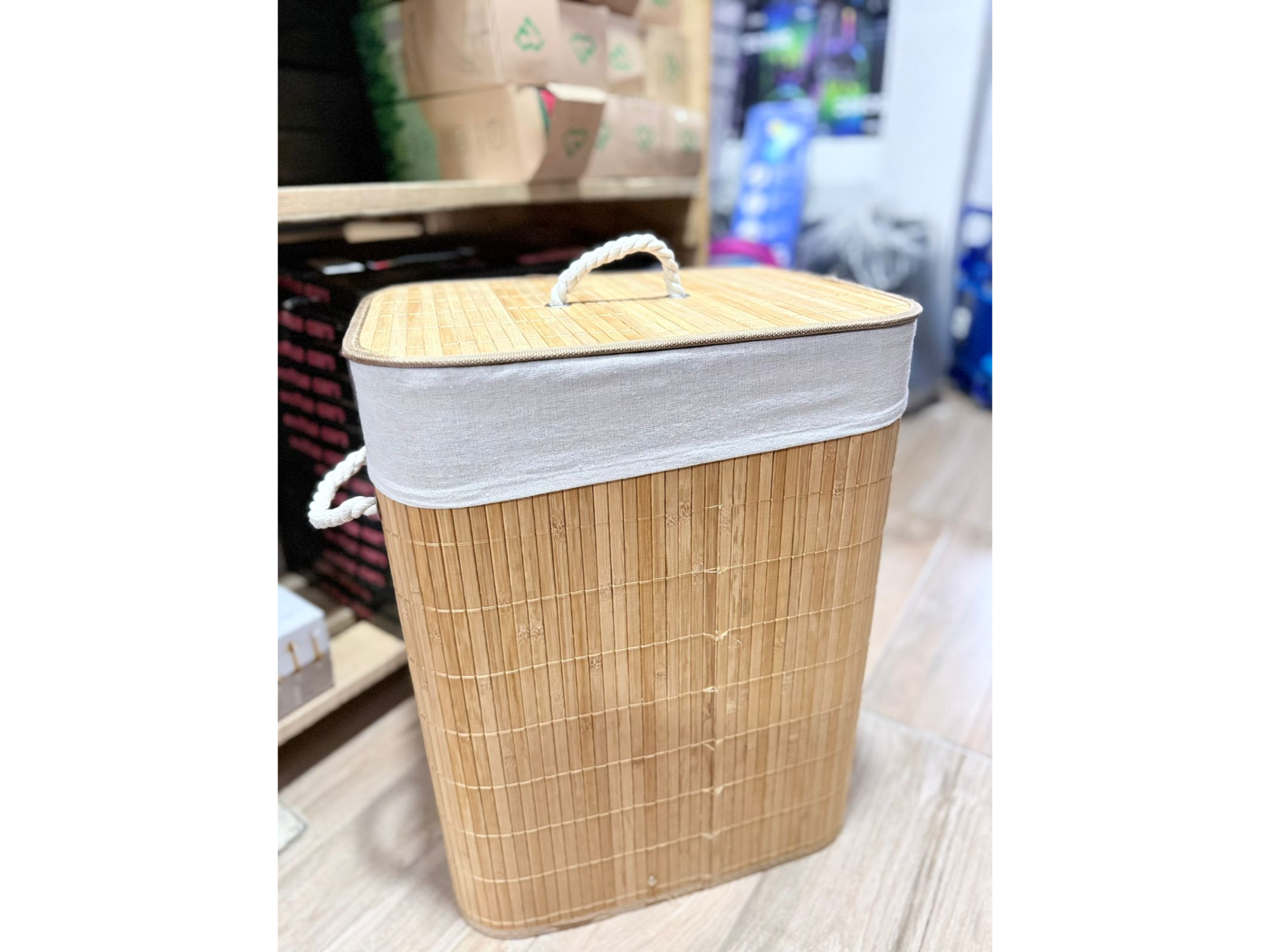 Cesto organizador de ropa de bambú
