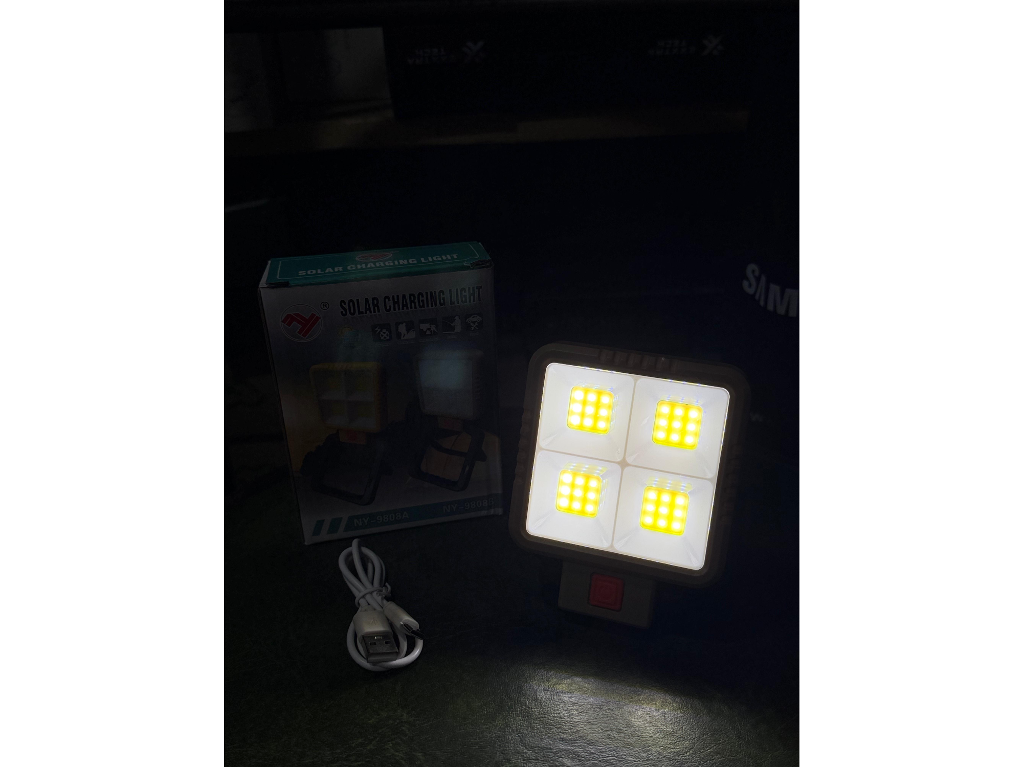 Reflector led solar cuadrado