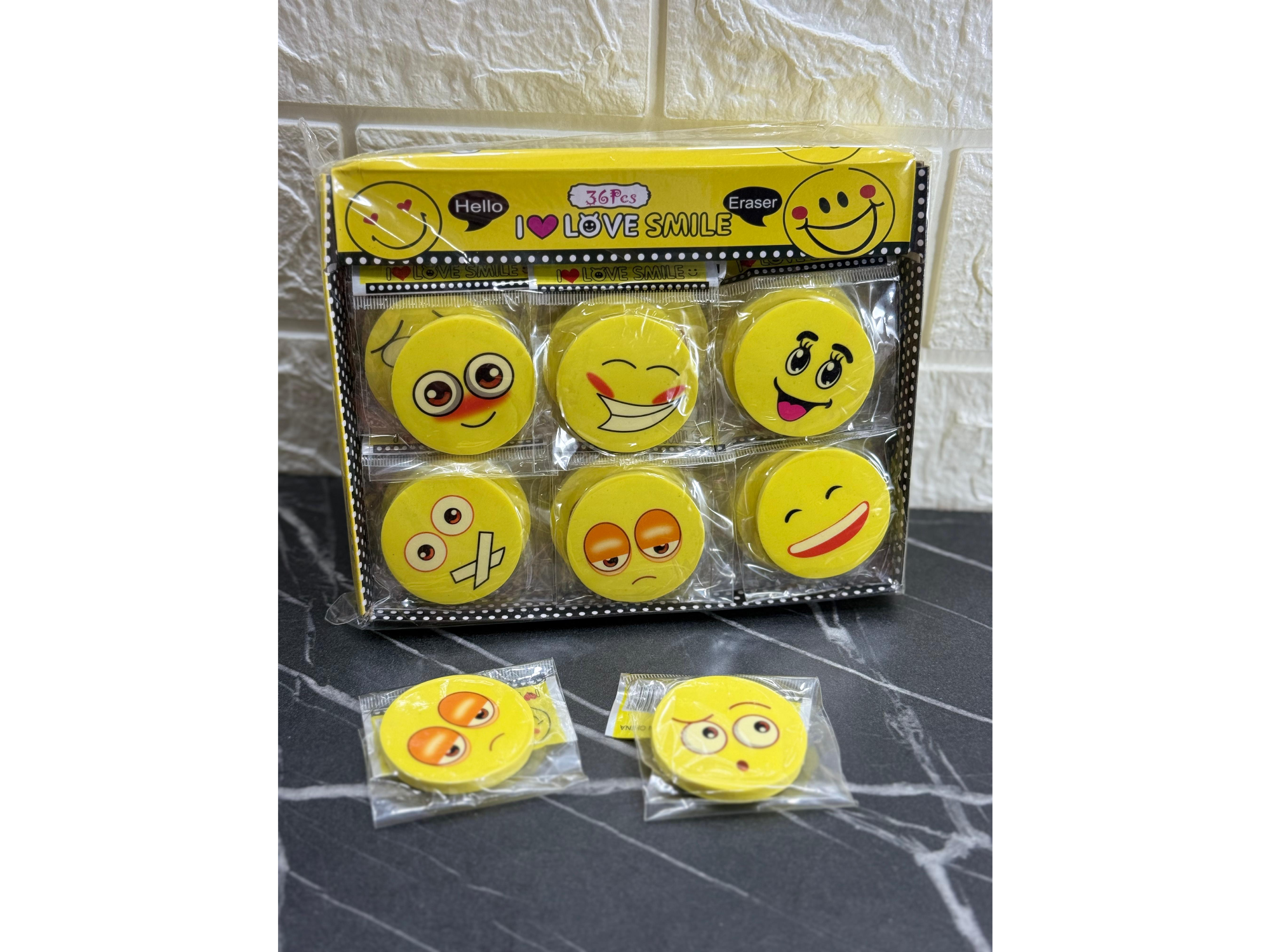 Gomas de borrar emoji grande