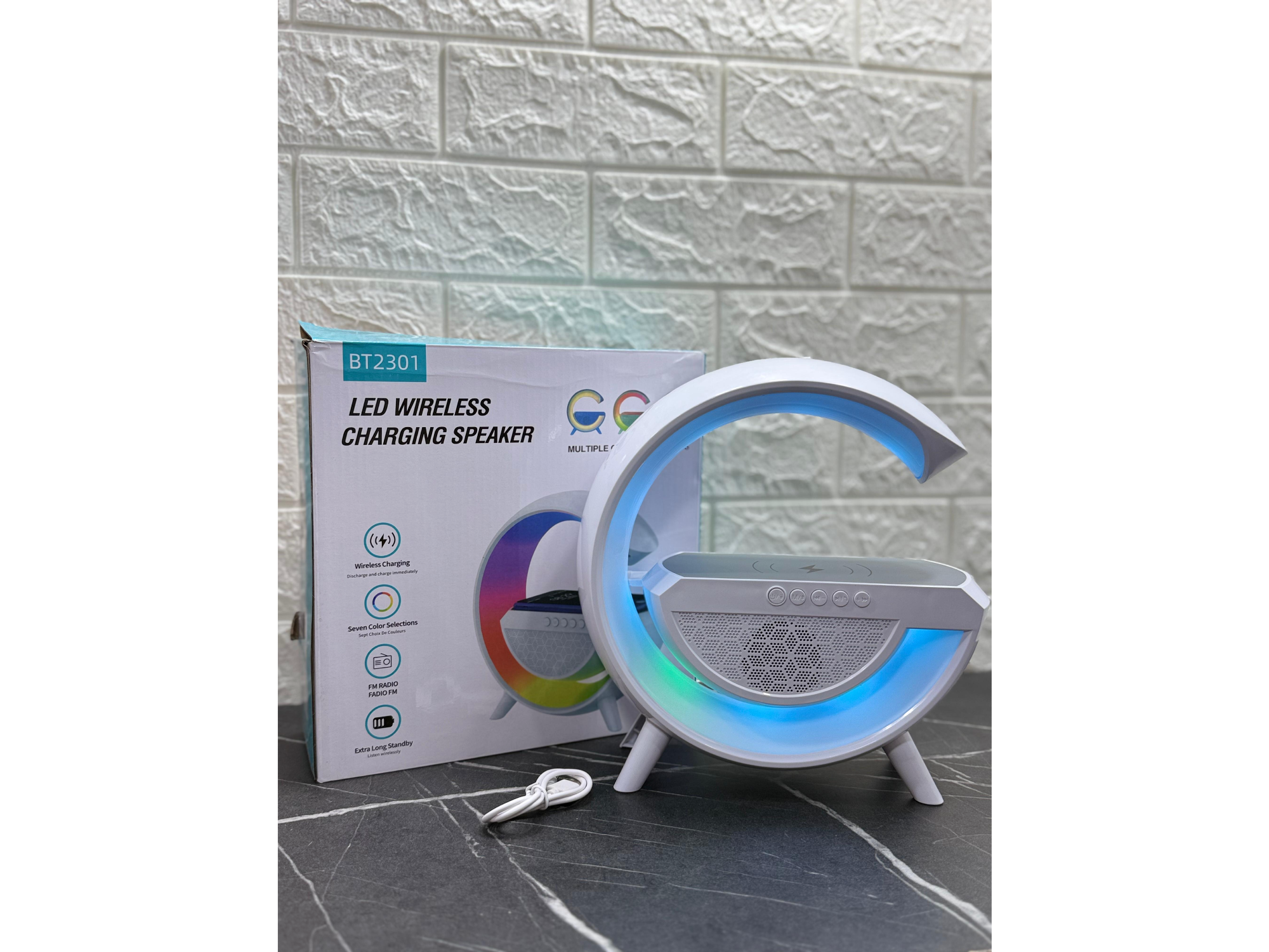 🔊💡 Parlante G con Luz RGB y Carga Inalámbrica