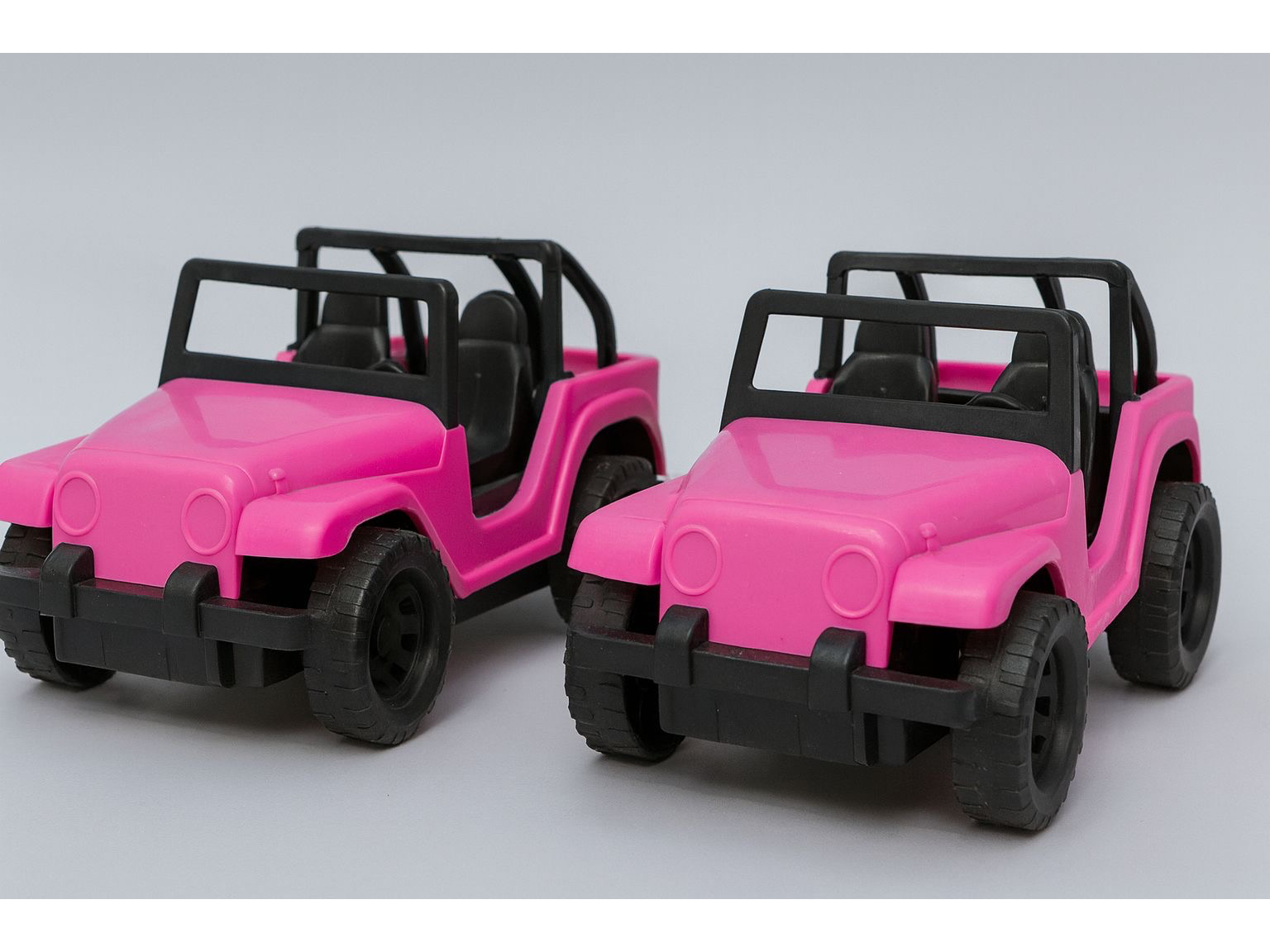 Auto de juguete rosa