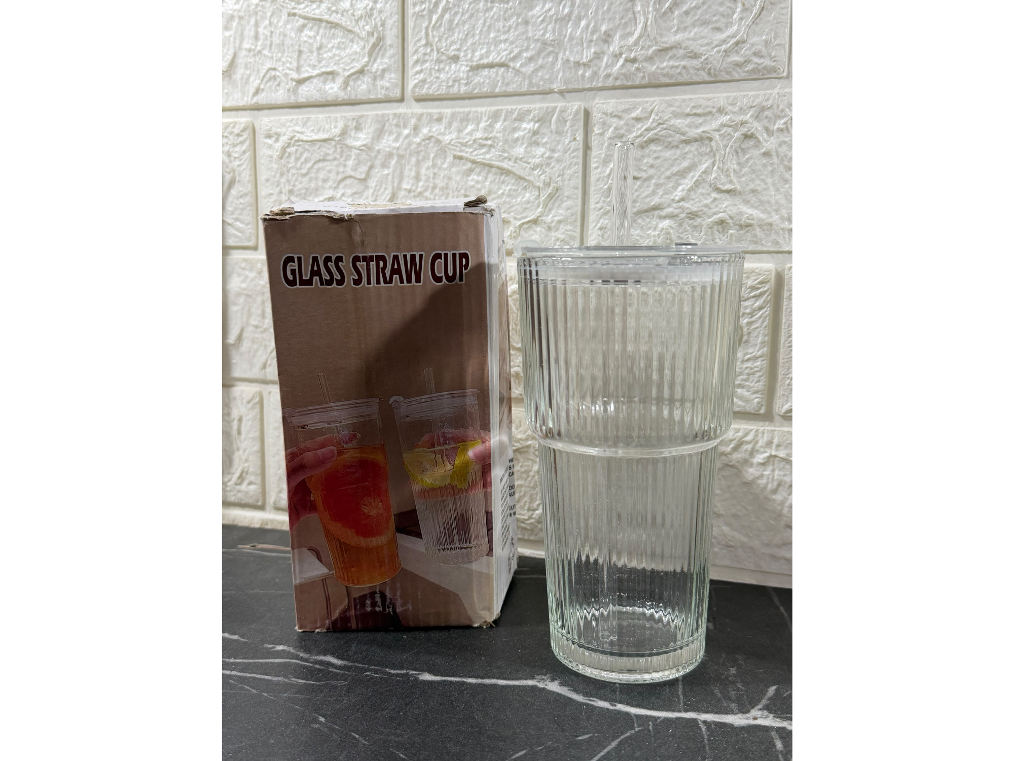 Vaso de vidrio acanalado con tapa