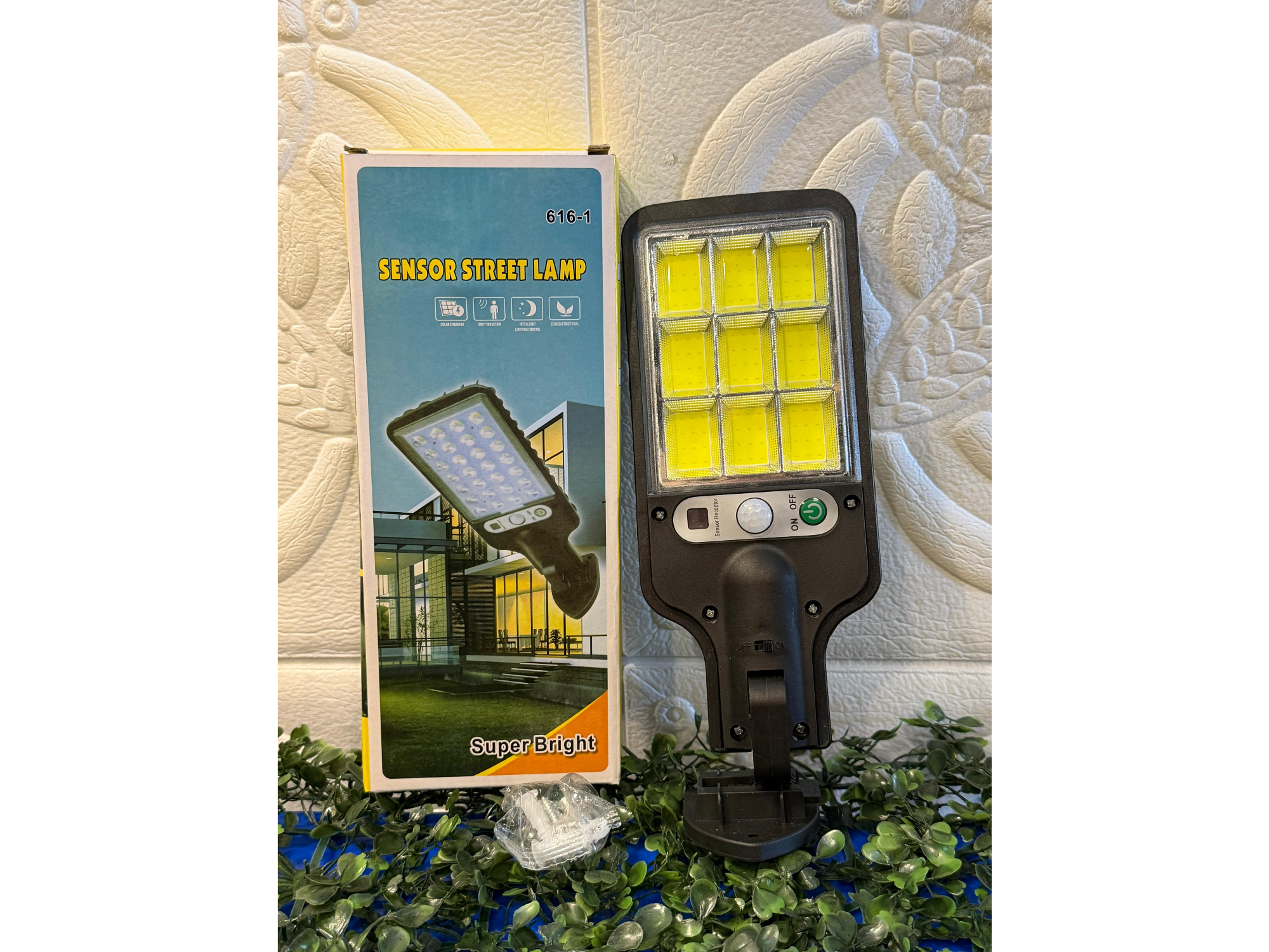 💡Lámpara Solar LED con Sensor de Movimiento