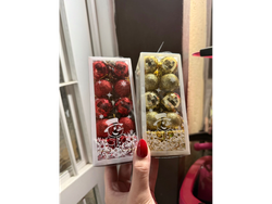 Caja de bolitas de navidad