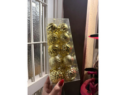 Caja de bolitas de navidad