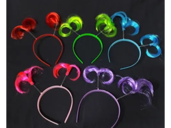 Vincha con pelitos neón