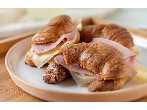 Medialunas de manteca jamon y queso X3
