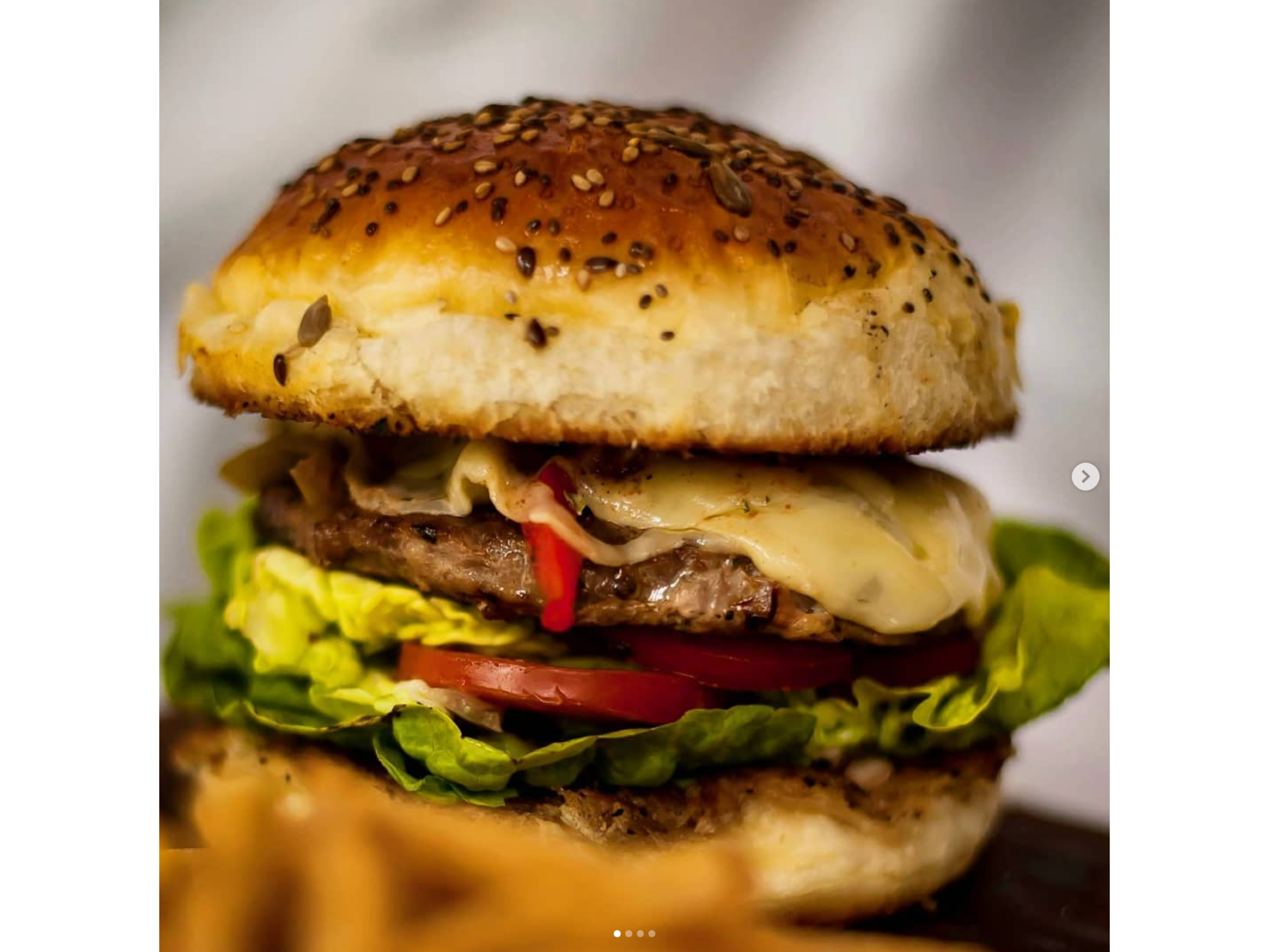 EL CORAZÓN CRIOLLO (Dos medallones de chorizo, lechuga, tomate...)