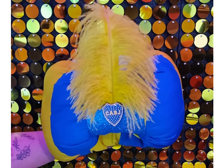 TURBANTE GIGANTE CON PLUMA BOCA X UN