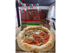 Mitad napo mitad champi con bordes rellenos