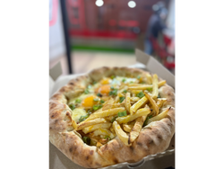 Mitad huevona mitad frita con bordes rellenos