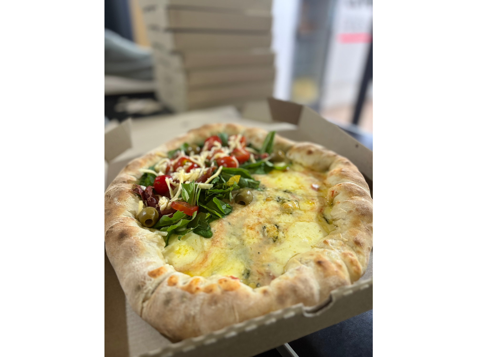 Mitad rúcula mitad cuatro quesos