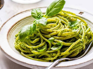 Spaghettis al Pesto de Albahaca y Nuez de Mallorca Catering