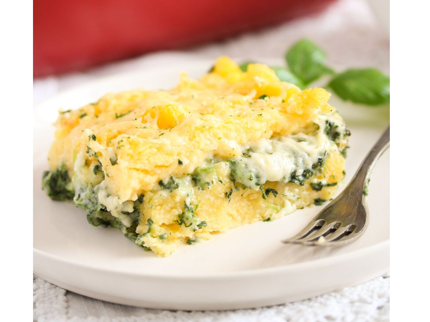 Polenta con Espinaca, Verdeo y Salsa Queso