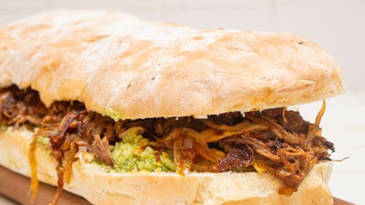 Sandwich bondiola braseada