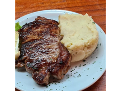 Bife de chorizo con guarnicion