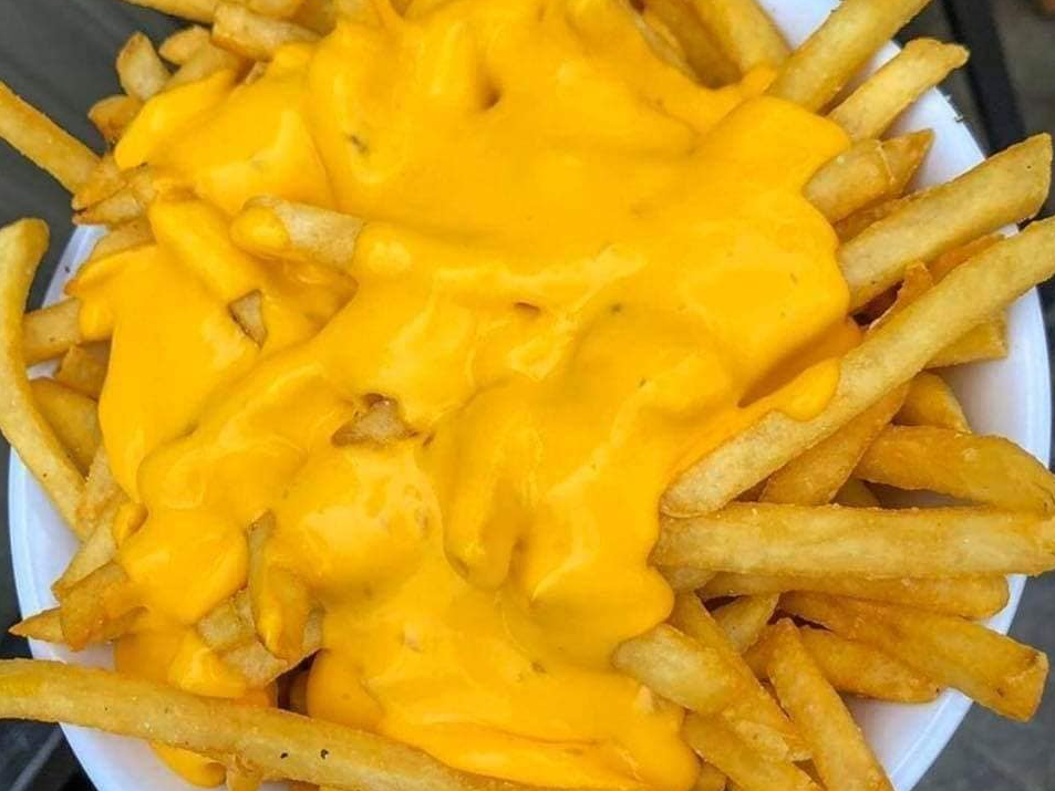 PAPAS CON CHEDDAR
