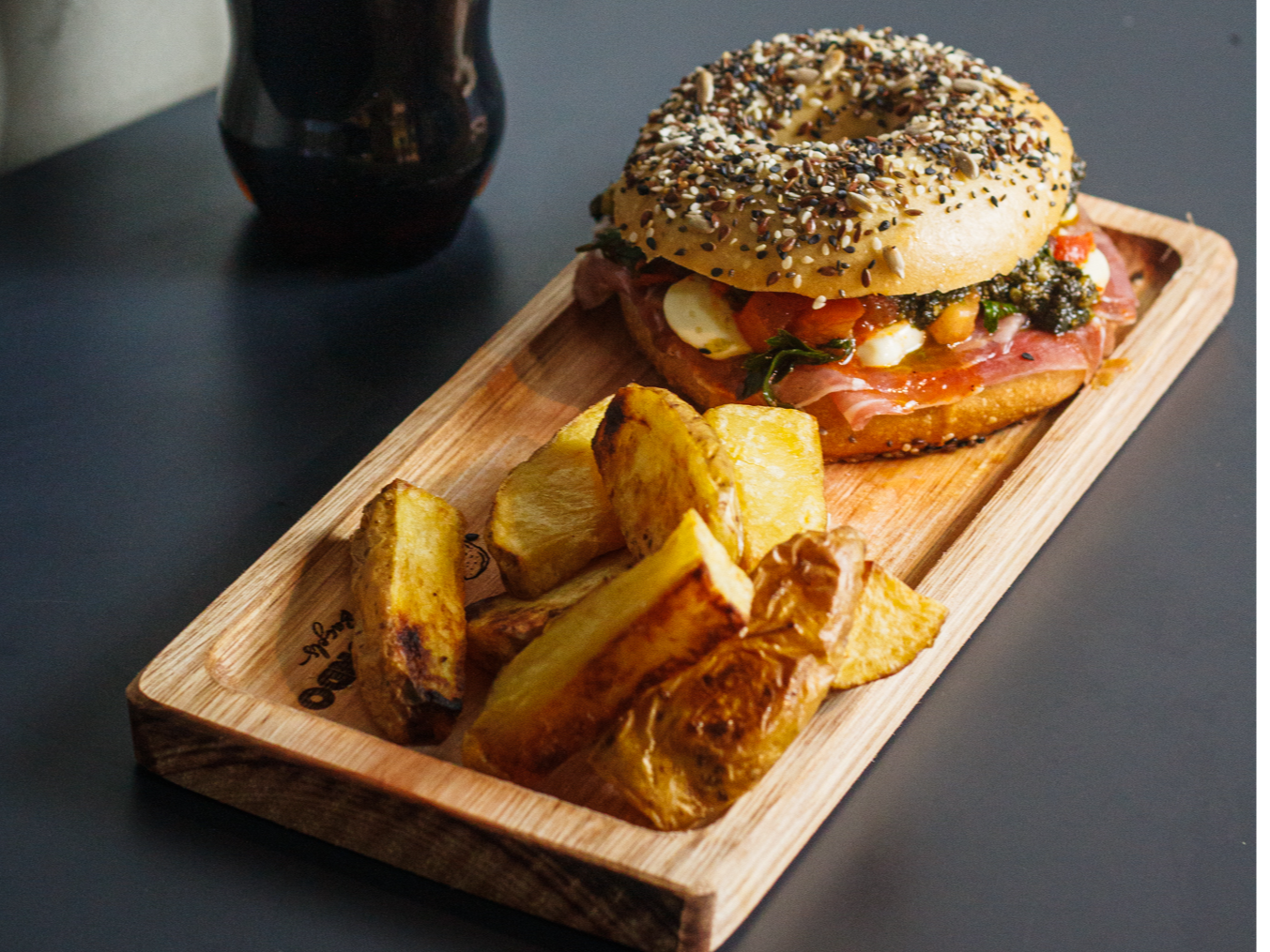 Bagel Burrata y Crudo