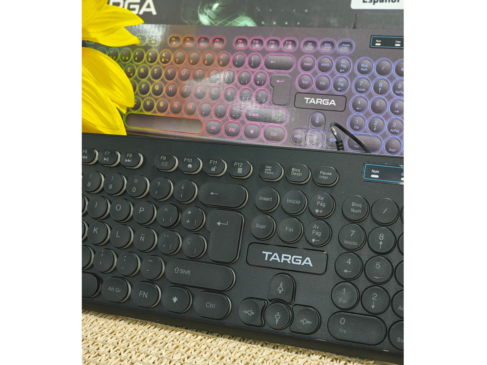 TECLADO LED estilo GAMER.