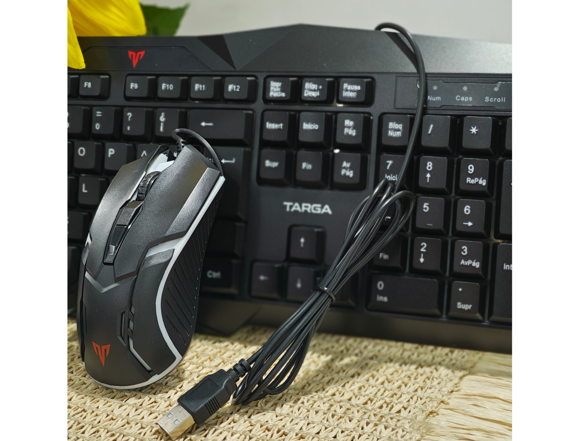 COMBO con cable estilo GAMER