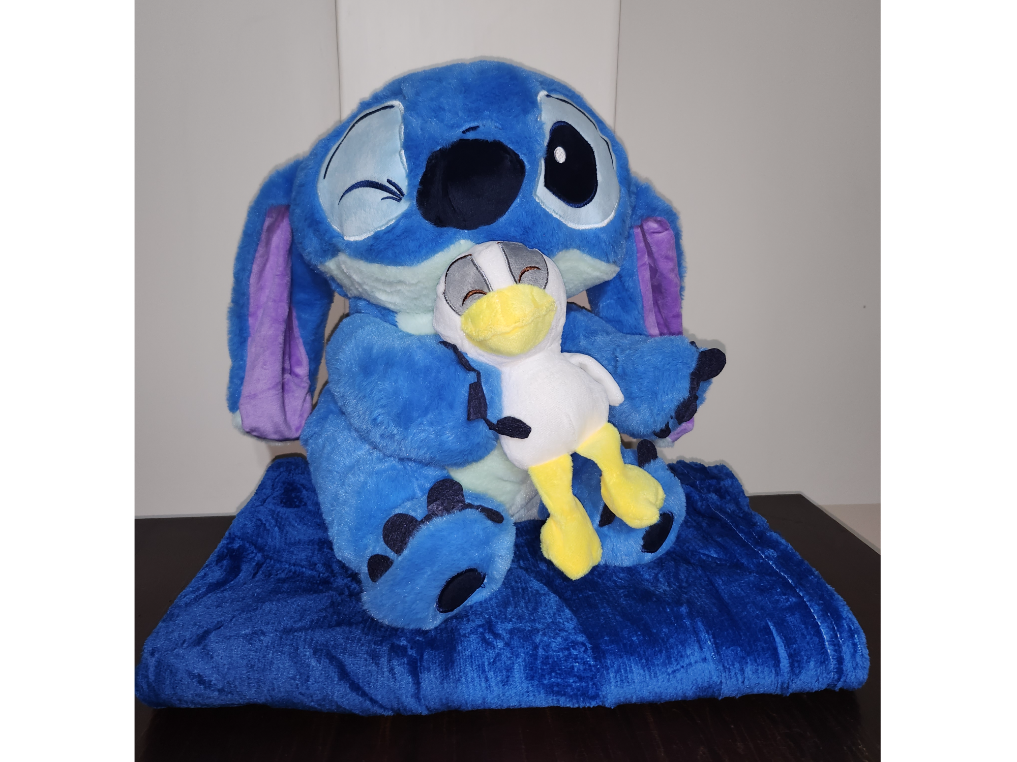 Stitch Con Manta 35cm