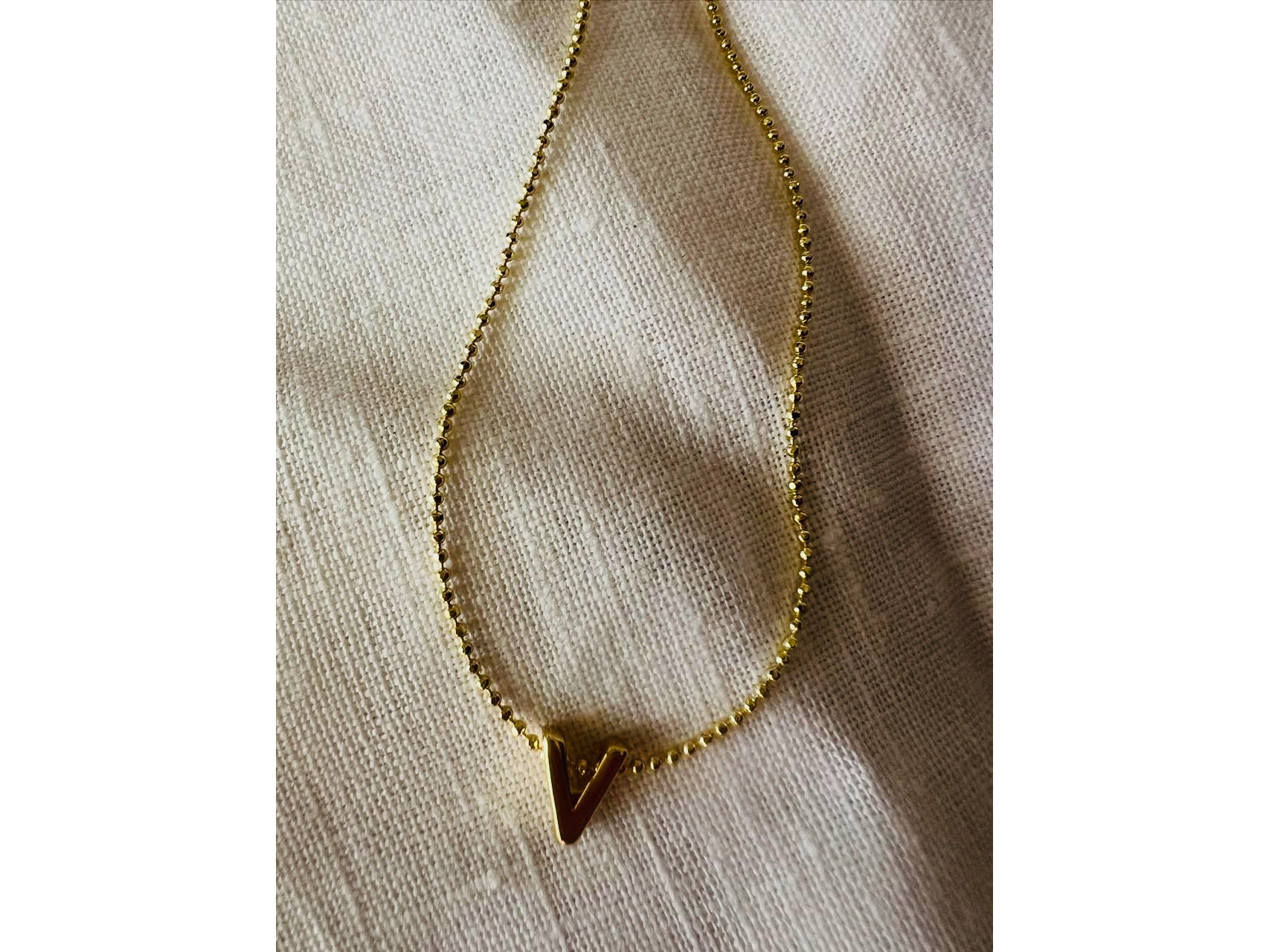 Cadena inicial dorada