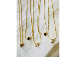 Cadena con dije color