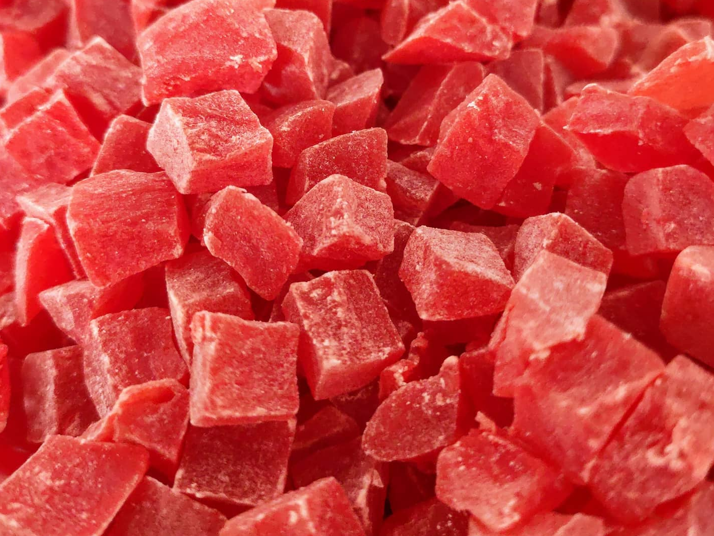 Anana roja en cubos.