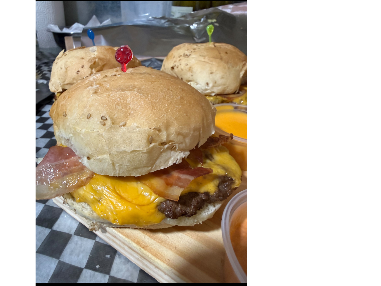 Combo ( 3 simple con cheddar) de Roma Burger & Lomos
