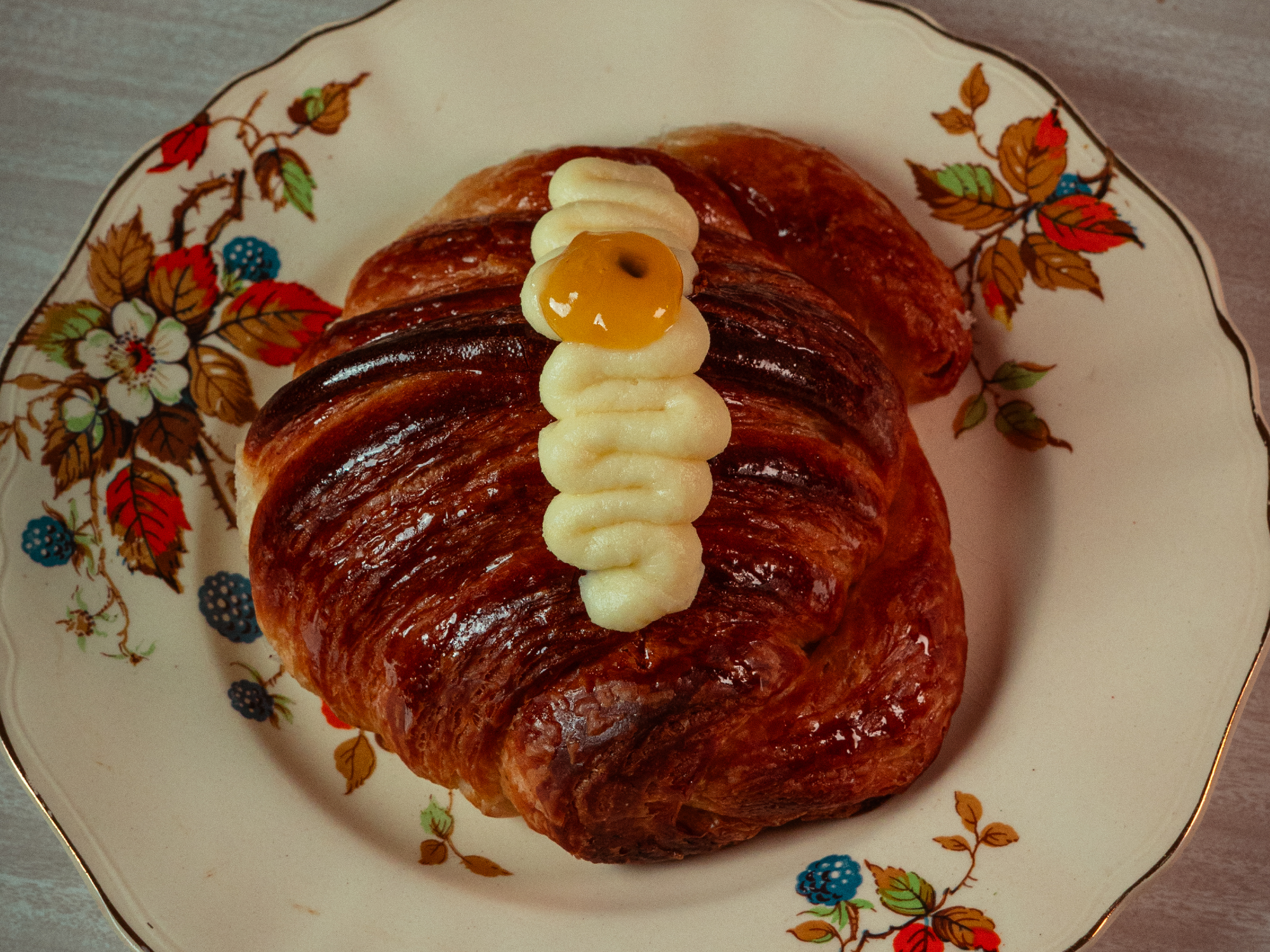 Medialuna de pastelera y maracuya