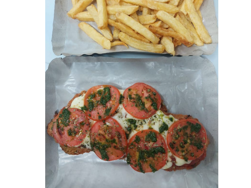 MILANESA DE CARNE DE TERNERA A LA NAPOLITANA