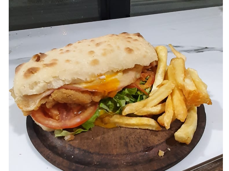 Sandwich de milanesa de carne completo de Salite del Molde