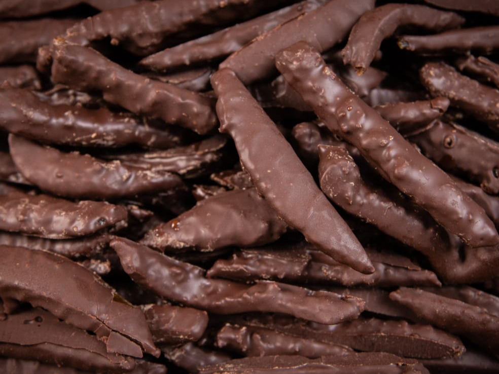 cascaritas de naranja bañadas en chocolate c/leche