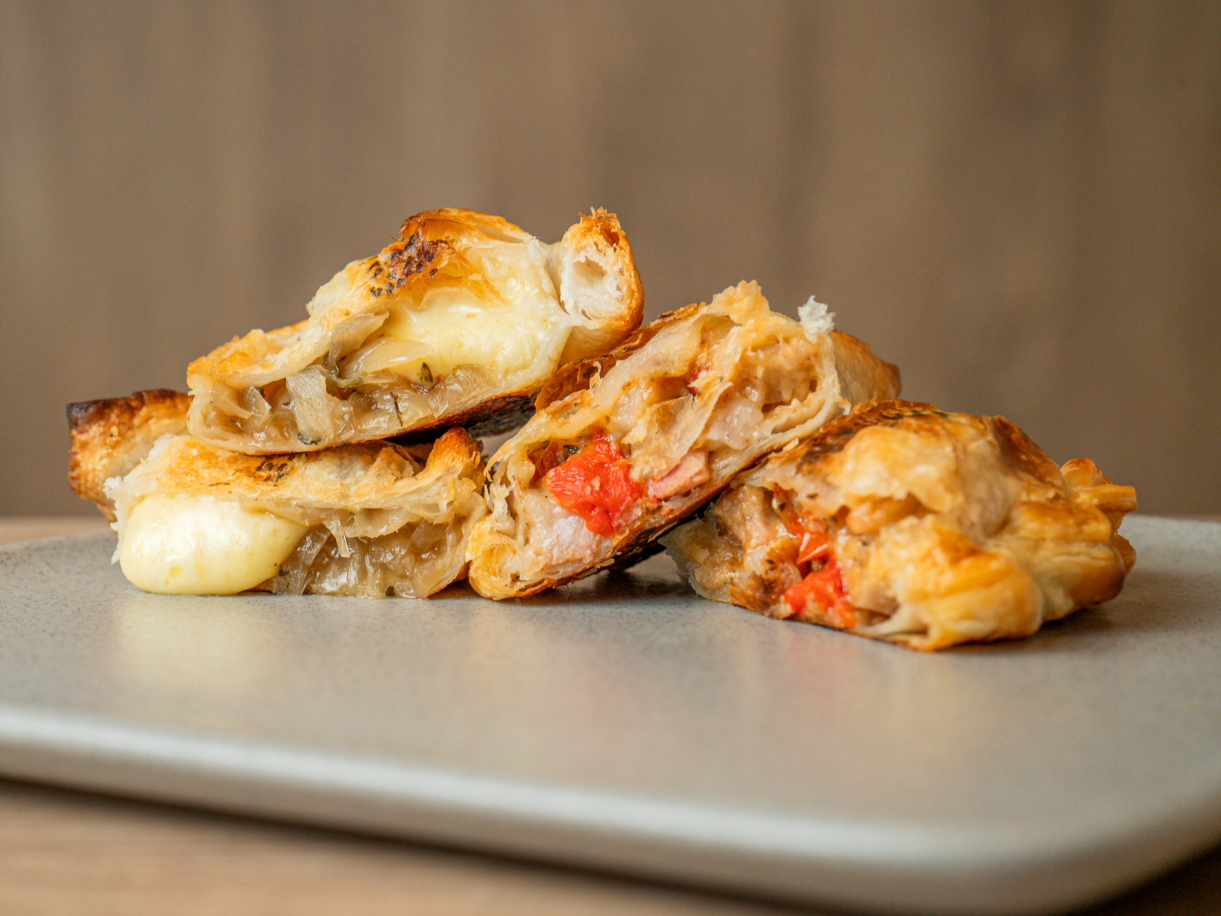 LA MESA LLENA (1 docena clásica + 1 doc especial + 2 salsas + gaseosa 1,5l)