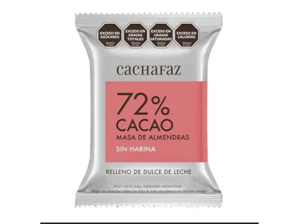 Alfajor con Cacao amargo  y masa de almendras Cachafaz